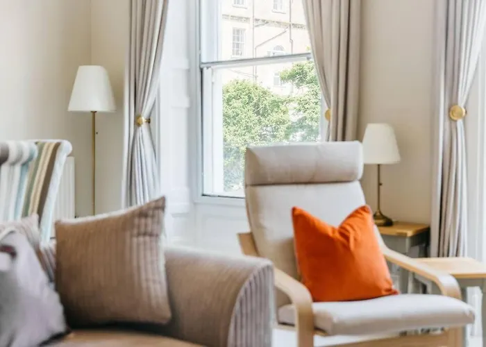 Luxury, Central, Sun-Filled 3 Bed Haven In Bath