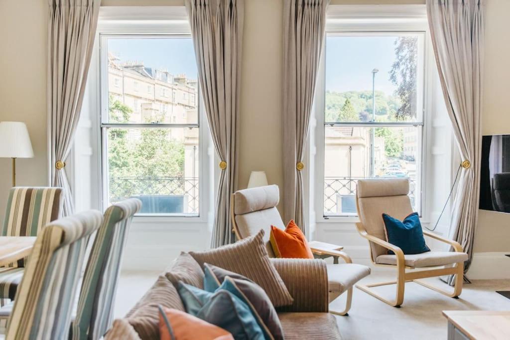 Luxury, Central, Sun-filled 3 Bed Haven In Appartement *